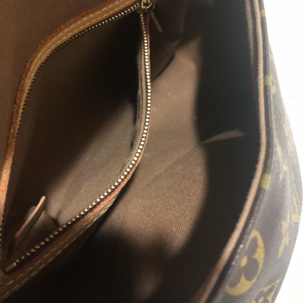 ๐SOLD๐ LOUIS VUITTON Mini Loop monogram Handbag - Picture 8 of 8